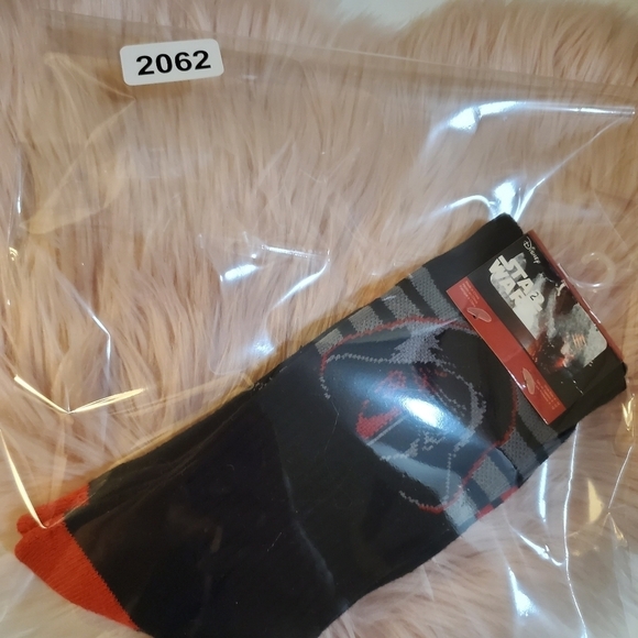Star Wars middle calf socks  shoe size 6-12 - Picture 8 of 8